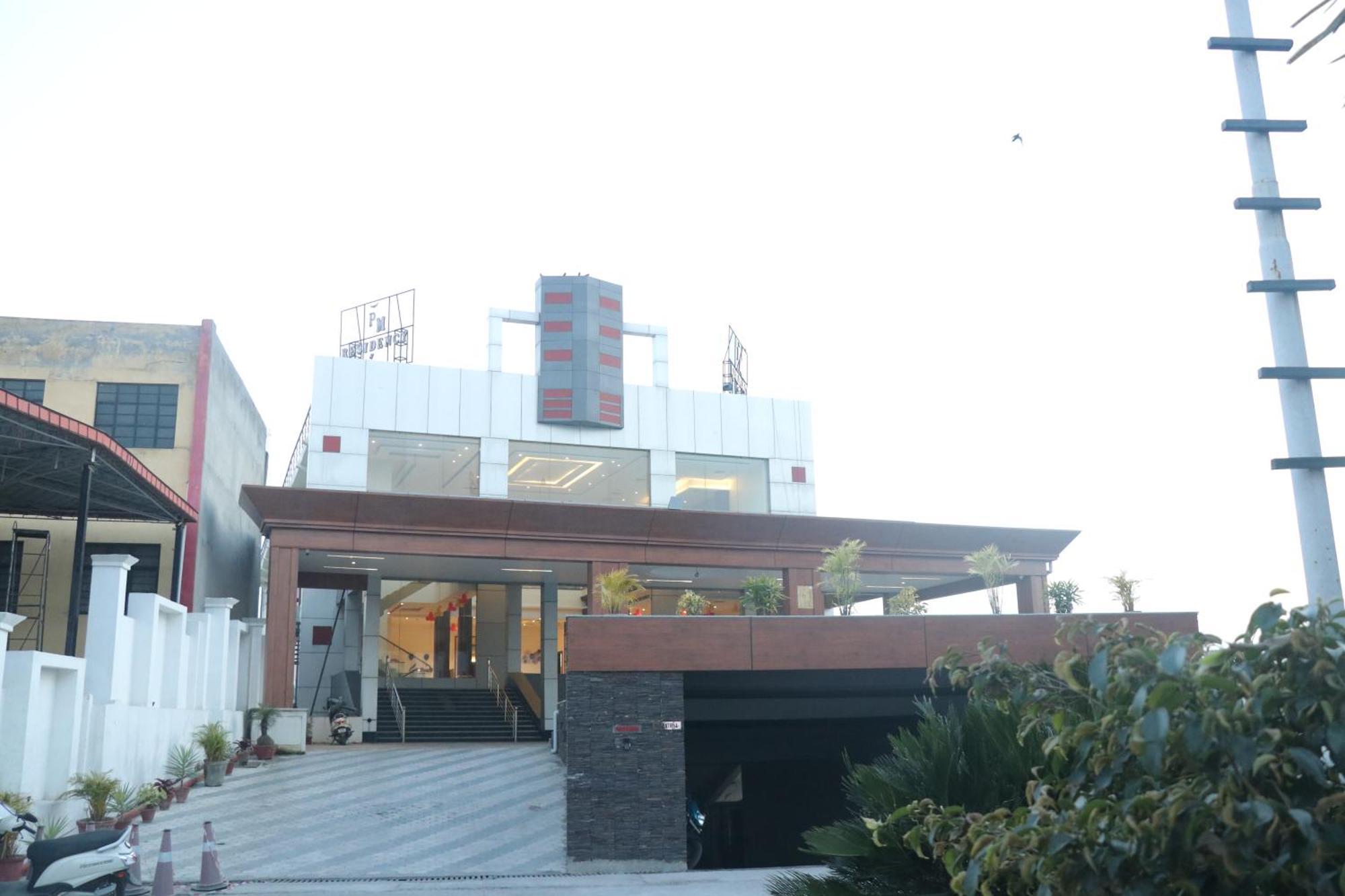 Pt Moolraj Residency Hotel Una  ภายนอก รูปภาพ